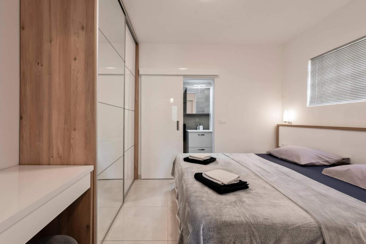 Apartment White Pearl Ražanac Eksteriør billede